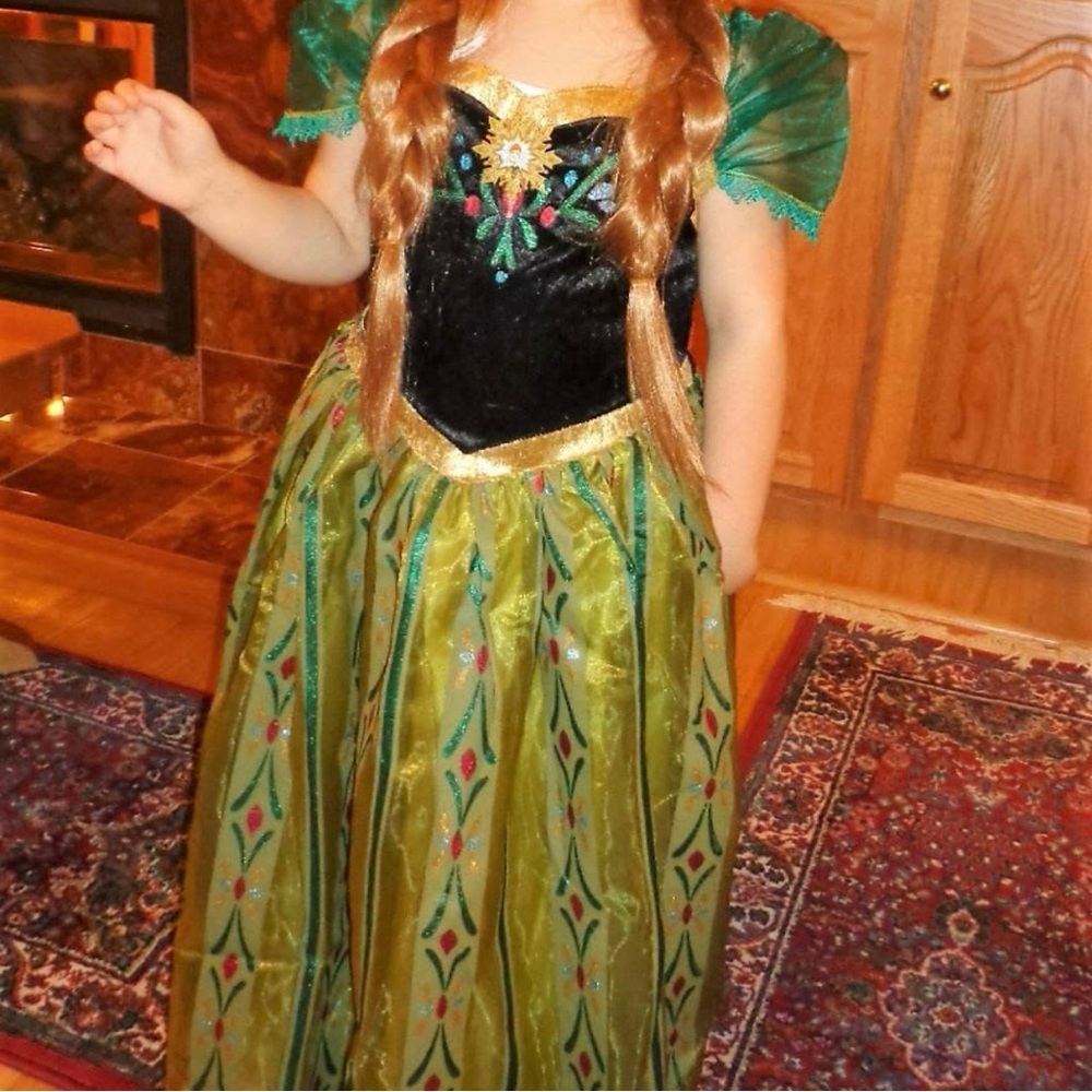 Frozen Ana Green and Black Princess Costume for a girl 10-12 pink underskirt